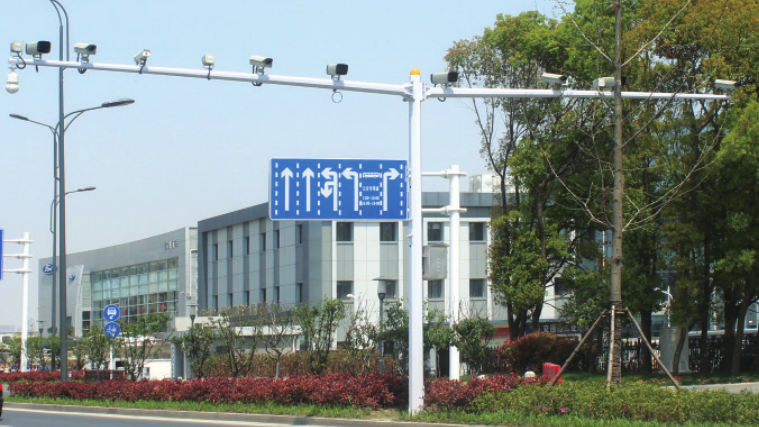 道路交(jiāo)通監控杆(gān)件(jiàn)